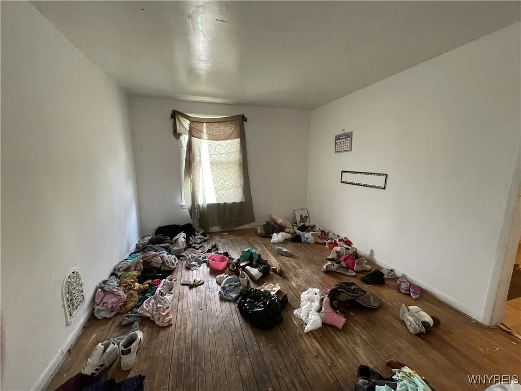 1113 Whitney Avenue, Niagara Falls, New York 14301, Niagara Falls, New York 14301, 7 Bedrooms Bedrooms, ,3 BathroomsBathrooms,Residential,For Sale,1113 Whitney Avenue, Niagara Falls, New York 14301,B1622044