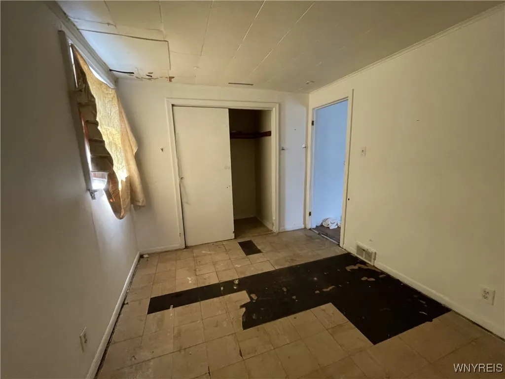 1113 Whitney Avenue, Niagara Falls, New York 14301, Niagara Falls, New York 14301, 7 Bedrooms Bedrooms, ,3 BathroomsBathrooms,Residential,For Sale,1113 Whitney Avenue, Niagara Falls, New York 14301,B1622044