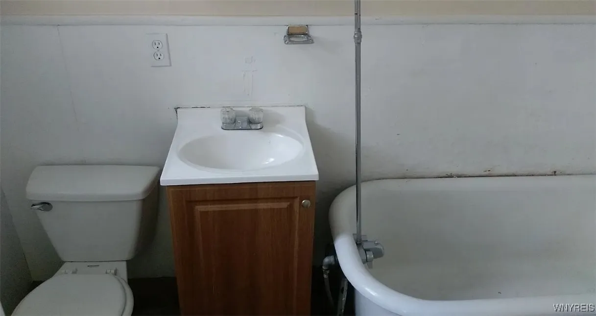 1113 Whitney Avenue, Niagara Falls, New York 14301, Niagara Falls, New York 14301, 7 Bedrooms Bedrooms, ,3 BathroomsBathrooms,Residential,For Sale,1113 Whitney Avenue, Niagara Falls, New York 14301,B1622044