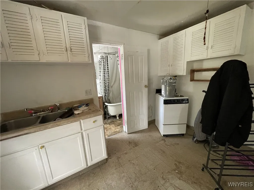 1113 Whitney Avenue, Niagara Falls, New York 14301, Niagara Falls, New York 14301, 7 Bedrooms Bedrooms, ,3 BathroomsBathrooms,Residential,For Sale,1113 Whitney Avenue, Niagara Falls, New York 14301,B1622044
