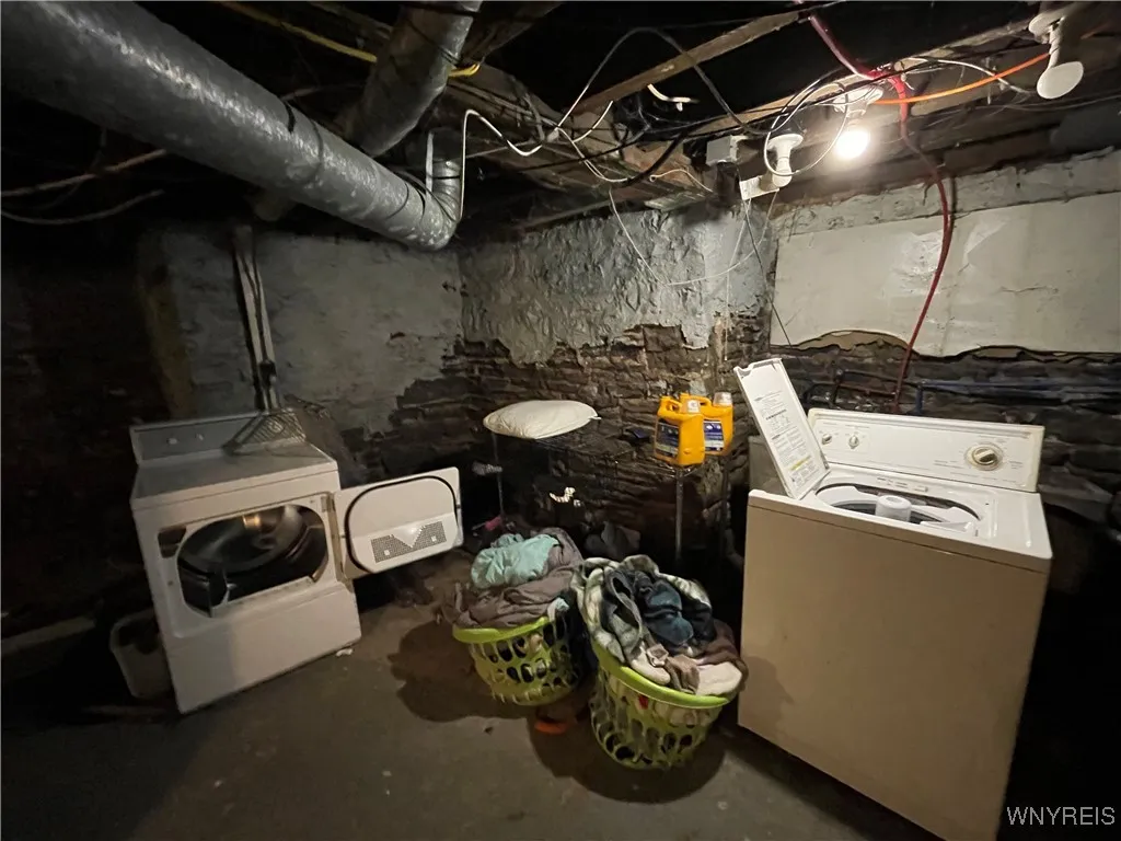1113 Whitney Avenue, Niagara Falls, New York 14301, Niagara Falls, New York 14301, 7 Bedrooms Bedrooms, ,3 BathroomsBathrooms,Residential,For Sale,1113 Whitney Avenue, Niagara Falls, New York 14301,B1622044