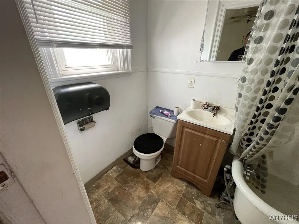 1113 Whitney Avenue, Niagara Falls, New York 14301, Niagara Falls, New York 14301, 7 Bedrooms Bedrooms, ,3 BathroomsBathrooms,Residential,For Sale,1113 Whitney Avenue, Niagara Falls, New York 14301,B1622044
