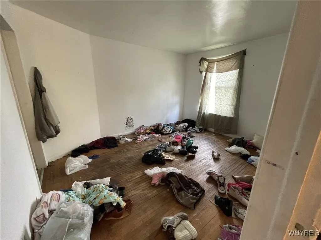 1113 Whitney Avenue, Niagara Falls, New York 14301, Niagara Falls, New York 14301, 7 Bedrooms Bedrooms, ,3 BathroomsBathrooms,Residential,For Sale,1113 Whitney Avenue, Niagara Falls, New York 14301,B1622044