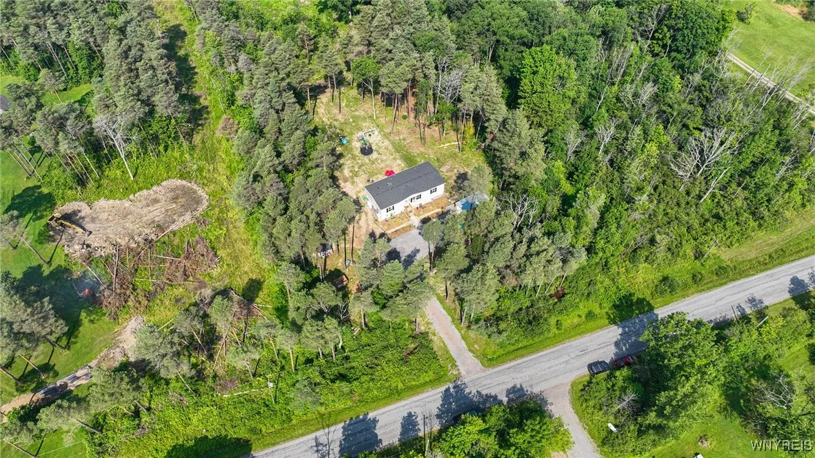 1926 Nesbitt Road, Attica, New York 14011, Attica, New York 14011, 3 Bedrooms Bedrooms, 5 Rooms Rooms,2 BathroomsBathrooms,Residential,For Sale,1926 Nesbitt Road, Attica, New York 14011,B1622550