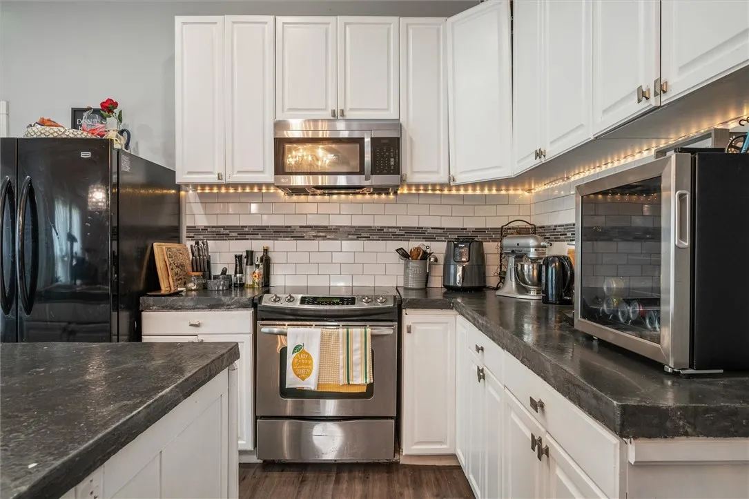 34 High Street, Lyons, New York 14489, Lyons, New York 14489, 7 Bedrooms Bedrooms, 15 Rooms Rooms,4 BathroomsBathrooms,Residential,For Sale,34 High Street, Lyons, New York 14489,R1623040