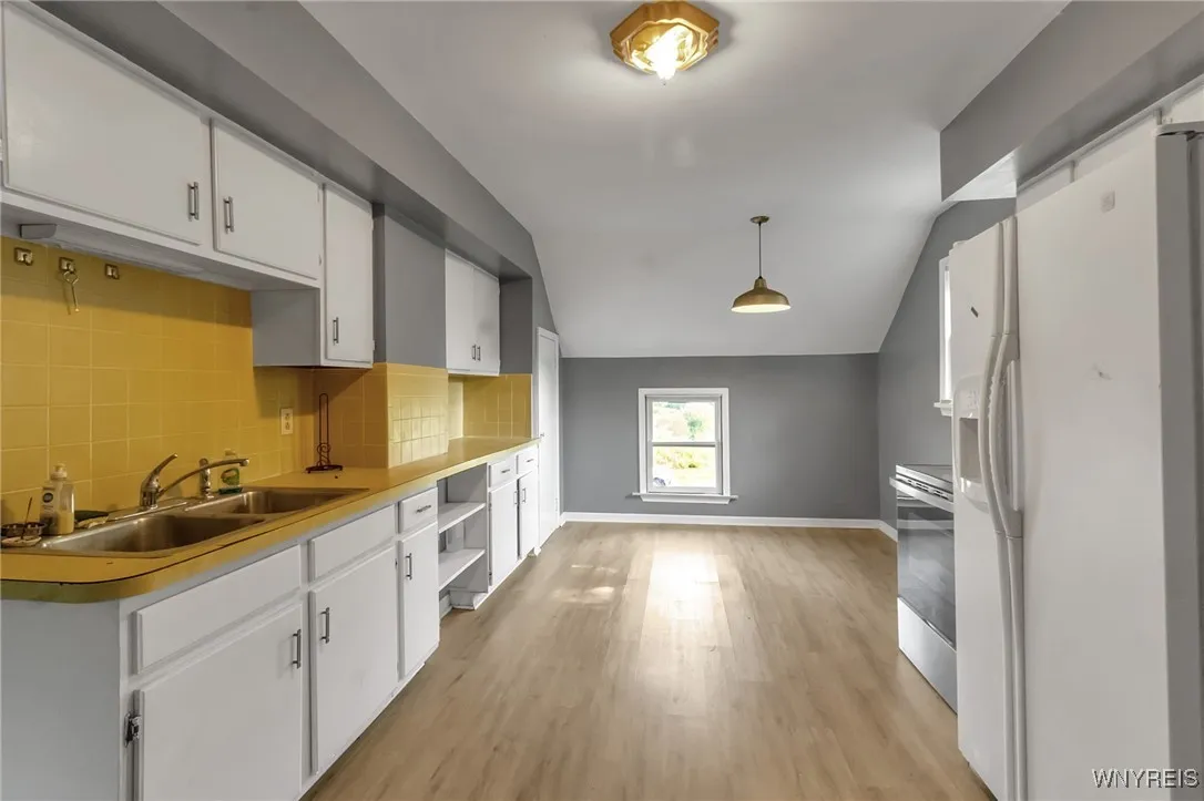 7495 Transit Road, Clarence, New York 14051, Clarence, New York 14051, 4 Bedrooms Bedrooms, ,2 BathroomsBathrooms,Residential,For Sale,7495 Transit Road, Clarence, New York 14051,B1622676