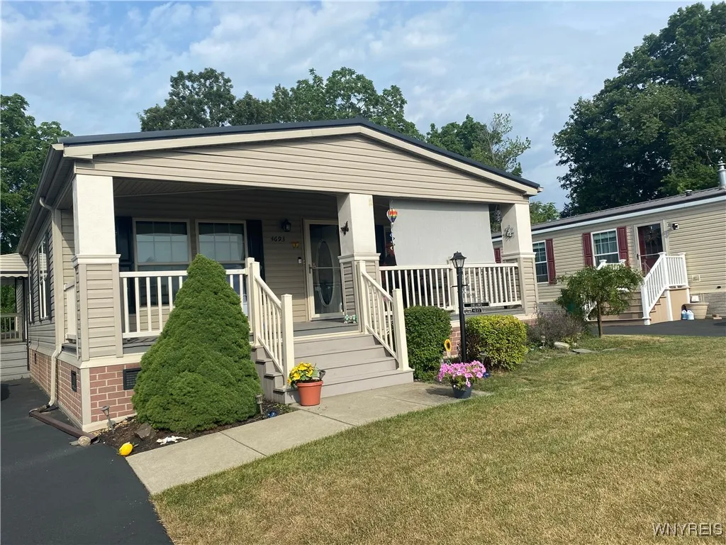 4693 Hampstead Drive, Clarence, New York 14031, Clarence, New York 14031, 2 Bedrooms Bedrooms, 5 Rooms Rooms,2 BathroomsBathrooms,Residential,For Sale,4693 Hampstead Drive, Clarence, New York 14031,B1623048