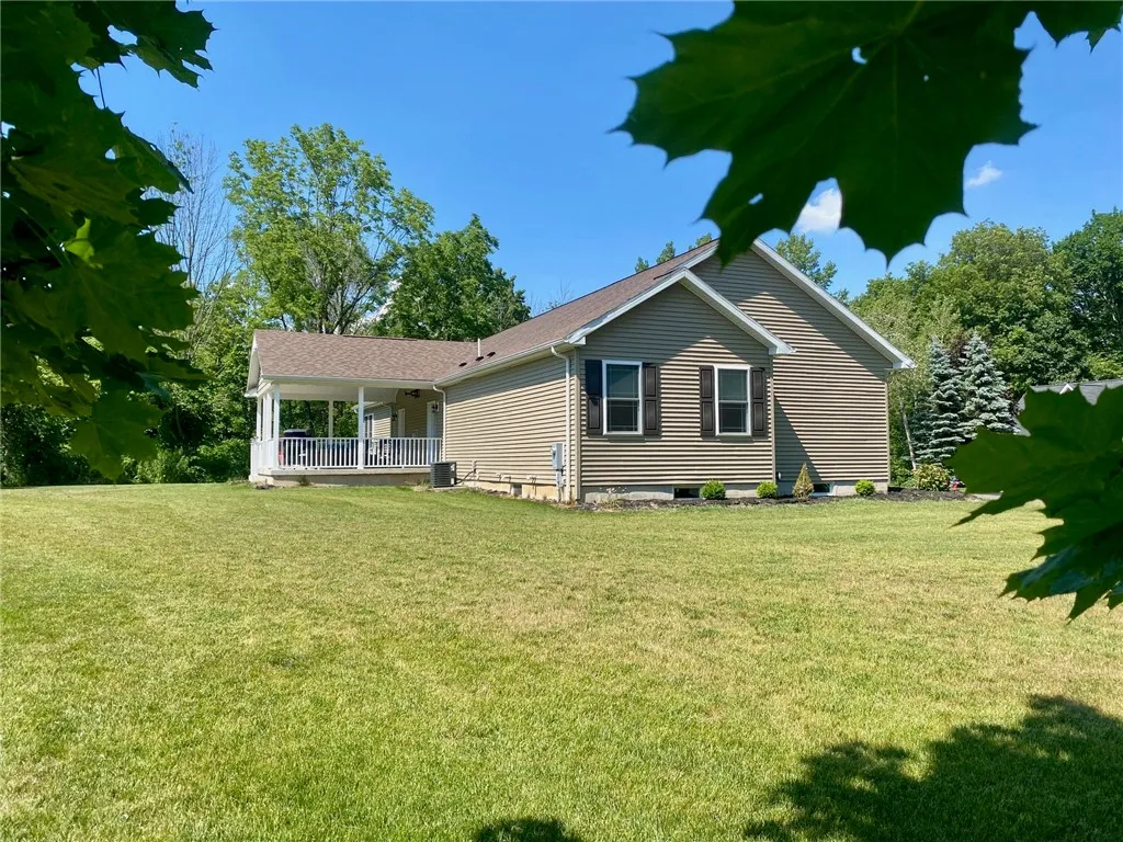 SPECTACULAR & NEWER BUILT 