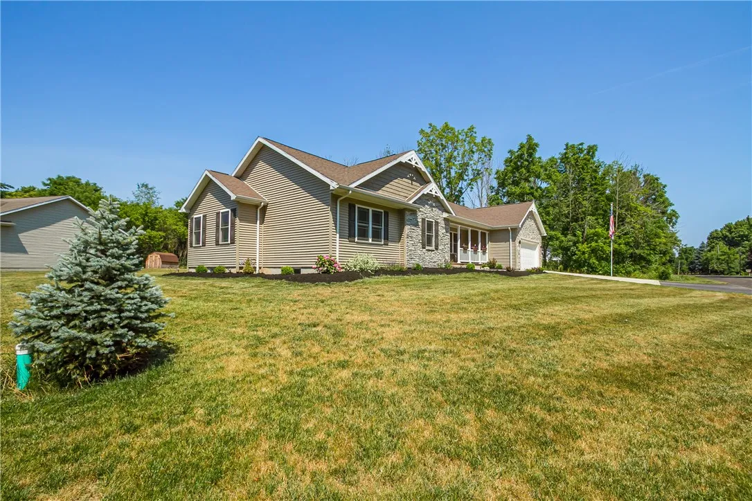 SPECTACULAR & NEWER BUILT 