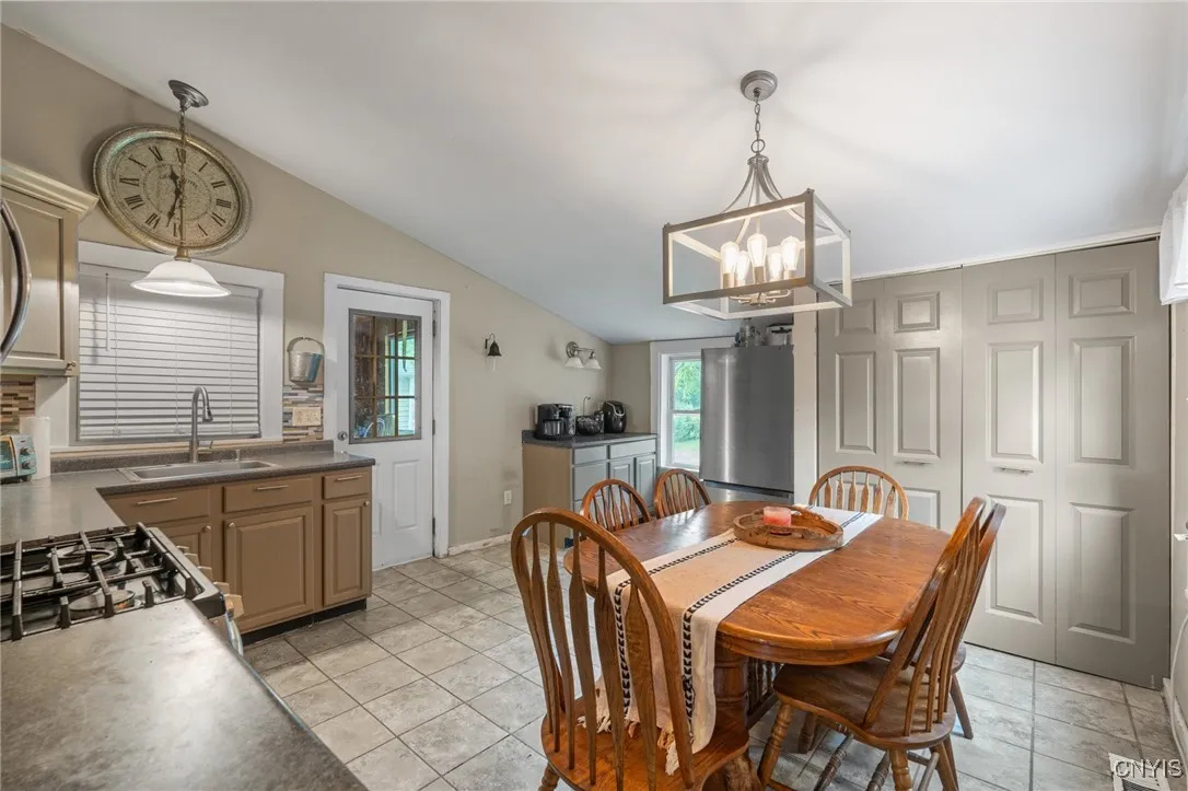 Eat-in Kitchen with Laundry