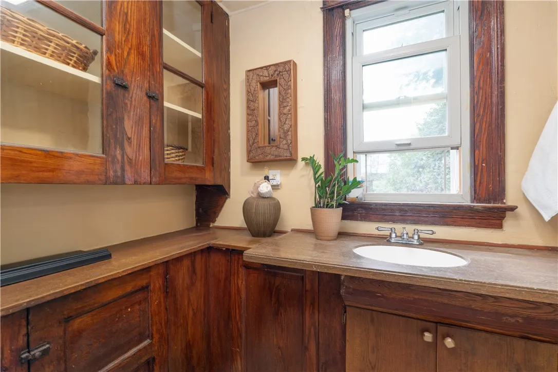 287 Curlew Street, Rochester, New York 14613, Rochester, New York 14613, 3 Bedrooms Bedrooms, 9 Rooms Rooms,1 BathroomBathrooms,Residential,For Sale,287 Curlew Street, Rochester, New York 14613,R1622487