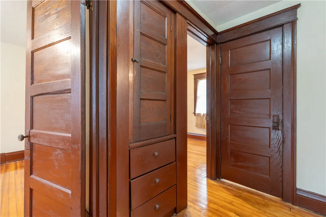 287 Curlew Street, Rochester, New York 14613, Rochester, New York 14613, 3 Bedrooms Bedrooms, 9 Rooms Rooms,1 BathroomBathrooms,Residential,For Sale,287 Curlew Street, Rochester, New York 14613,R1622487