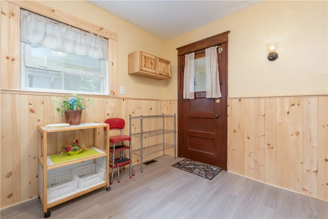 287 Curlew Street, Rochester, New York 14613, Rochester, New York 14613, 3 Bedrooms Bedrooms, 9 Rooms Rooms,1 BathroomBathrooms,Residential,For Sale,287 Curlew Street, Rochester, New York 14613,R1622487