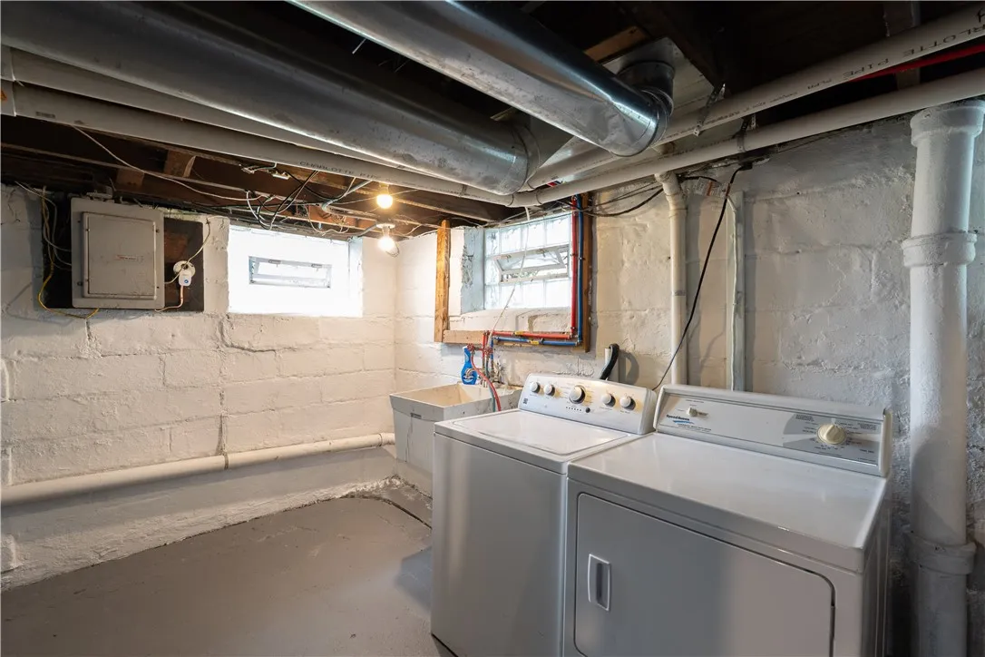 287 Curlew Street, Rochester, New York 14613, Rochester, New York 14613, 3 Bedrooms Bedrooms, 9 Rooms Rooms,1 BathroomBathrooms,Residential,For Sale,287 Curlew Street, Rochester, New York 14613,R1622487