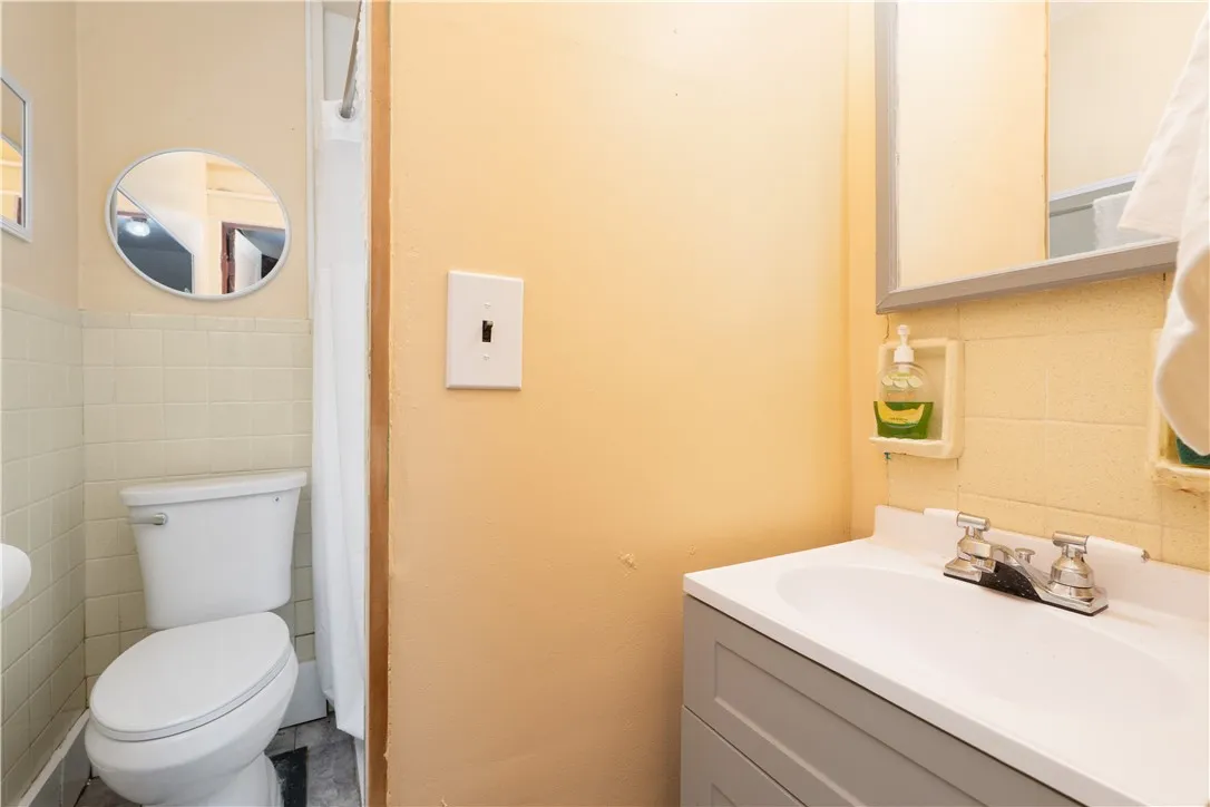 287 Curlew Street, Rochester, New York 14613, Rochester, New York 14613, 3 Bedrooms Bedrooms, 9 Rooms Rooms,1 BathroomBathrooms,Residential,For Sale,287 Curlew Street, Rochester, New York 14613,R1622487