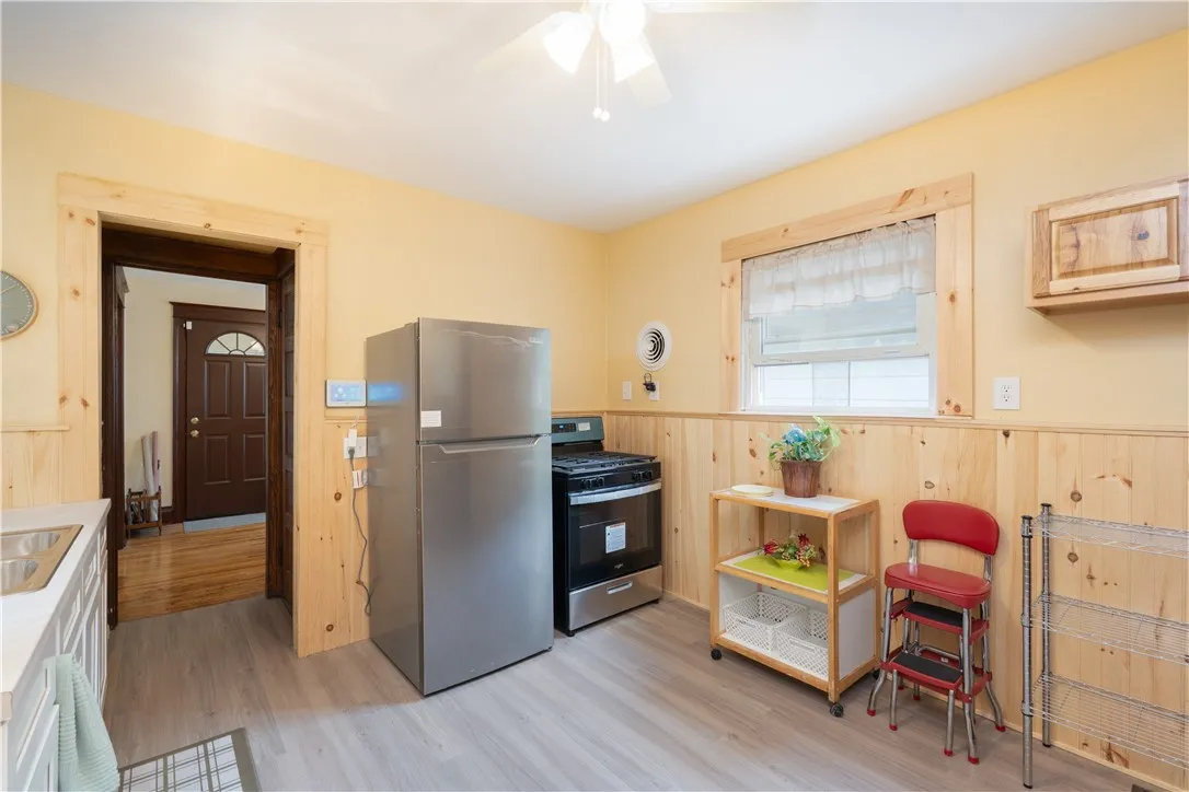 287 Curlew Street, Rochester, New York 14613, Rochester, New York 14613, 3 Bedrooms Bedrooms, 9 Rooms Rooms,1 BathroomBathrooms,Residential,For Sale,287 Curlew Street, Rochester, New York 14613,R1622487
