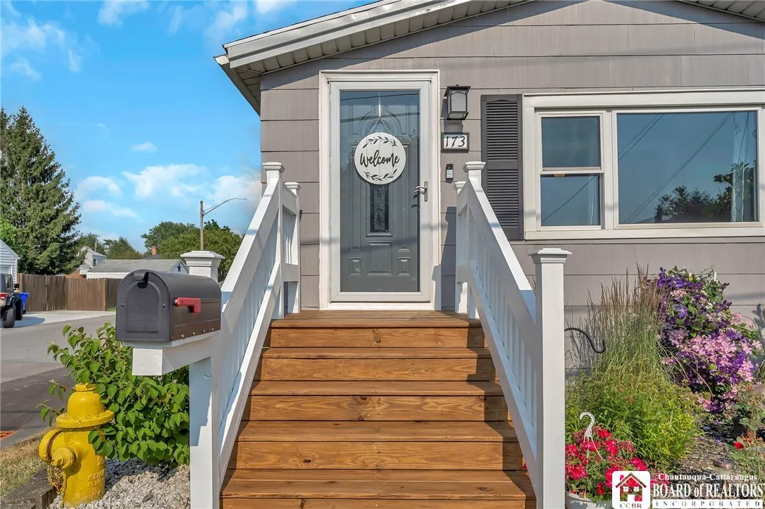 173 Dwyer Street, West Seneca, New York 14224, West Seneca, New York 14224, 3 Bedrooms Bedrooms, 8 Rooms Rooms,1 BathroomBathrooms,Residential,For Sale,173 Dwyer Street, West Seneca, New York 14224,R1622928