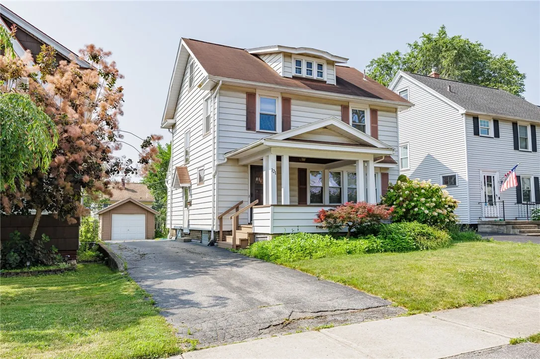 121 Harwick Road, Irondequoit, New York 14609, Irondequoit, New York 14609, 3 Bedrooms Bedrooms, 7 Rooms Rooms,1 BathroomBathrooms,Residential,Closed,121 Harwick Road, Irondequoit, New York 14609,0,R1621974