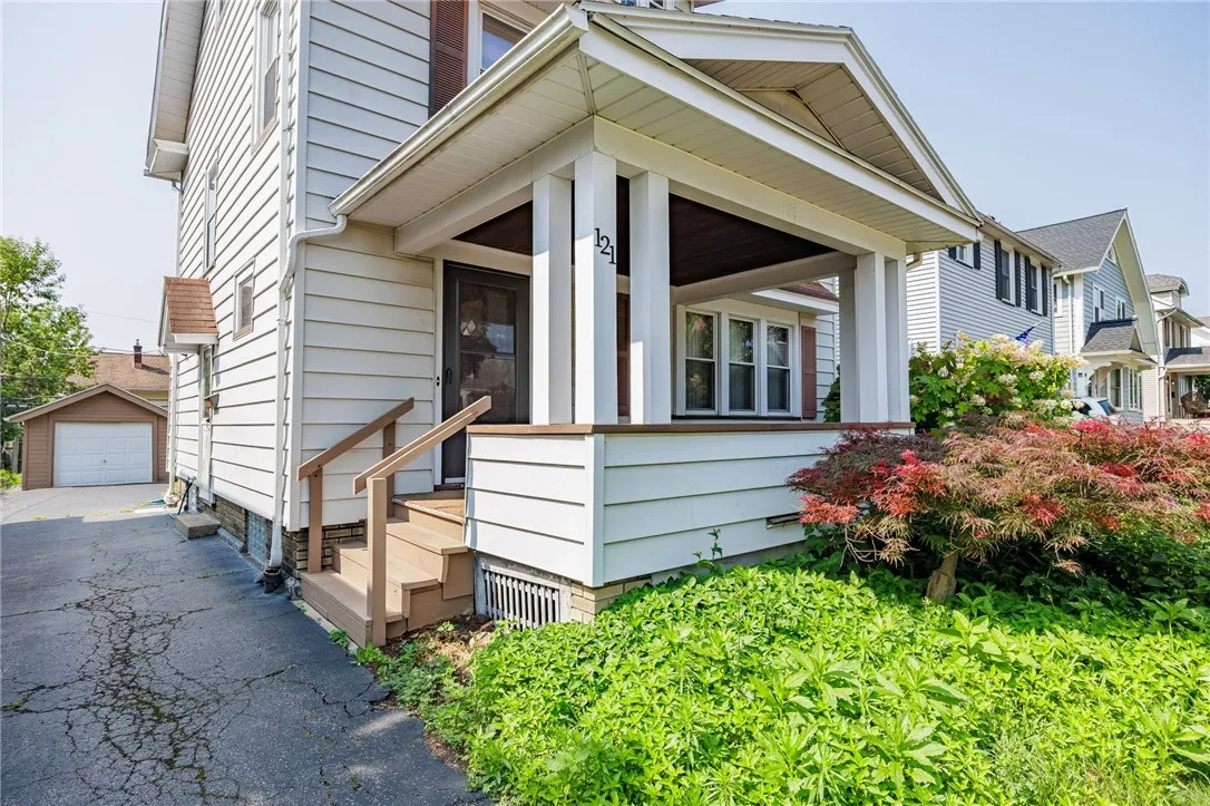 121 Harwick Road, Irondequoit, New York 14609, Irondequoit, New York 14609, 3 Bedrooms Bedrooms, 7 Rooms Rooms,1 BathroomBathrooms,Residential,Closed,121 Harwick Road, Irondequoit, New York 14609,0,R1621974