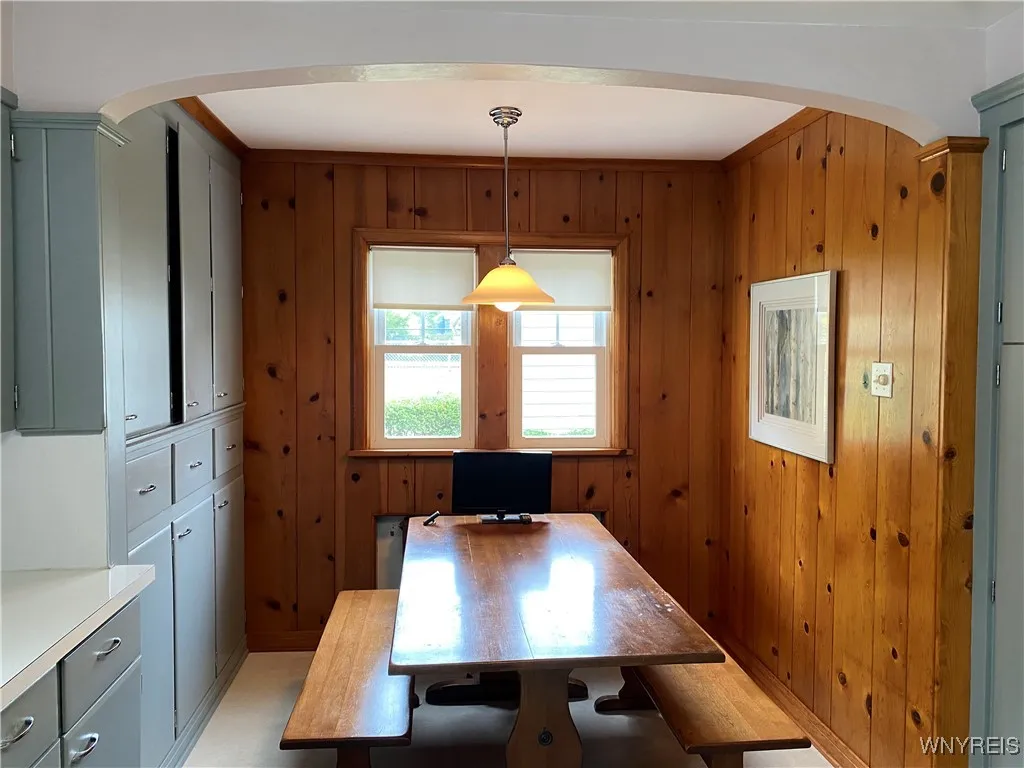 Large Eat-In  Kitchen