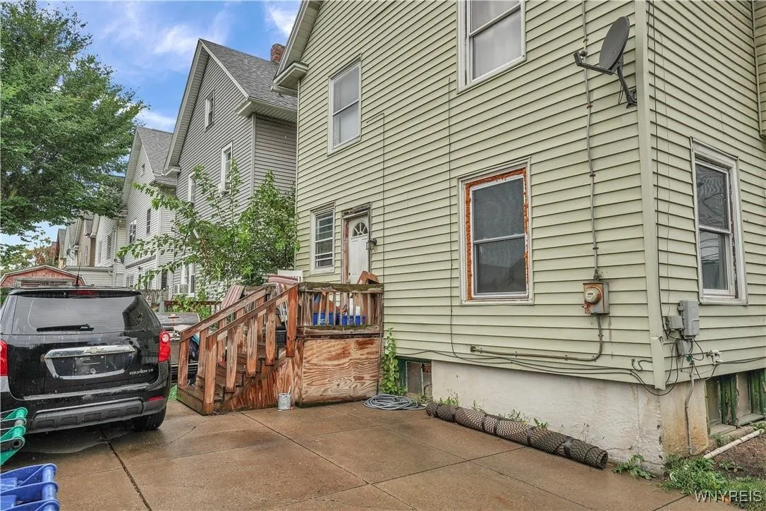 109 Stanley Street, Buffalo, New York 14206, Buffalo, New York 14206, 4 Bedrooms Bedrooms, 8 Rooms Rooms,1 BathroomBathrooms,Residential,For Sale,109 Stanley Street, Buffalo, New York 14206,B1622985