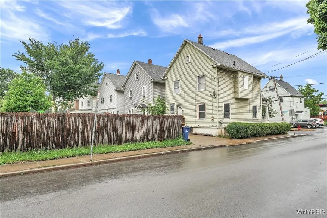 109 Stanley Street, Buffalo, New York 14206, Buffalo, New York 14206, 4 Bedrooms Bedrooms, 8 Rooms Rooms,1 BathroomBathrooms,Residential,For Sale,109 Stanley Street, Buffalo, New York 14206,B1622985