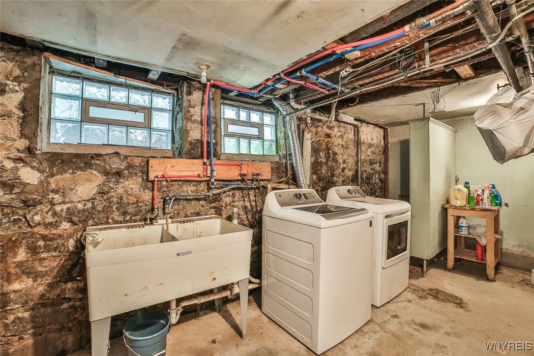 227 Highland Avenue, Buffalo, New York 14222, Buffalo, New York 14222, 4 Bedrooms Bedrooms, 12 Rooms Rooms,3 BathroomsBathrooms,Residential,For Sale,227 Highland Avenue, Buffalo, New York 14222,B1623079