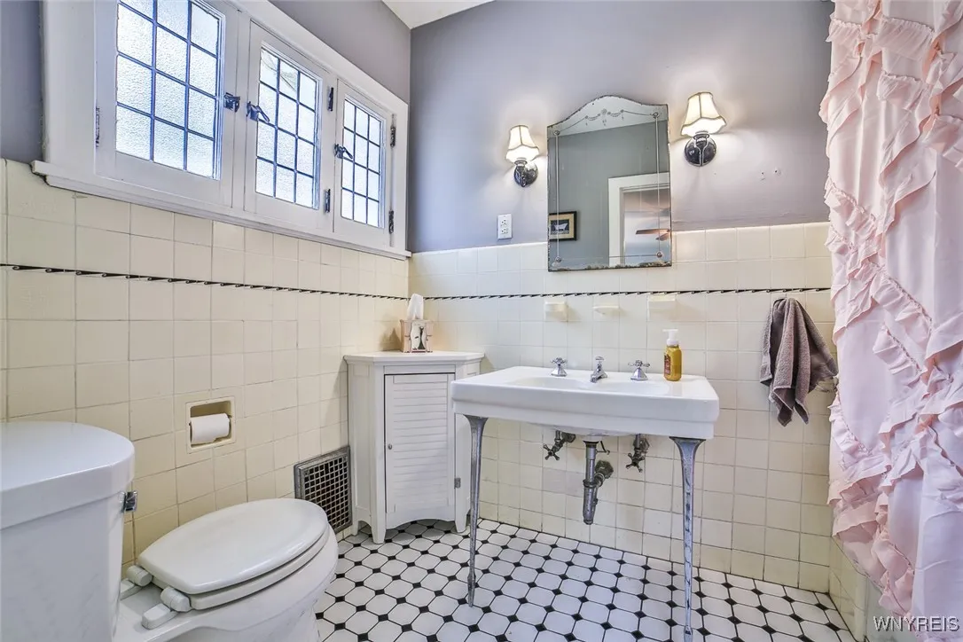 227 Highland Avenue, Buffalo, New York 14222, Buffalo, New York 14222, 4 Bedrooms Bedrooms, 12 Rooms Rooms,3 BathroomsBathrooms,Residential,For Sale,227 Highland Avenue, Buffalo, New York 14222,B1623079