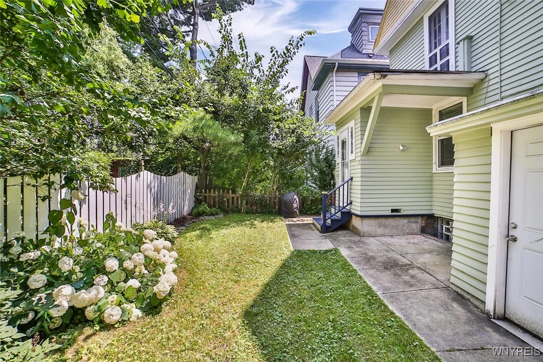 227 Highland Avenue, Buffalo, New York 14222, Buffalo, New York 14222, 4 Bedrooms Bedrooms, 12 Rooms Rooms,3 BathroomsBathrooms,Residential,For Sale,227 Highland Avenue, Buffalo, New York 14222,B1623079