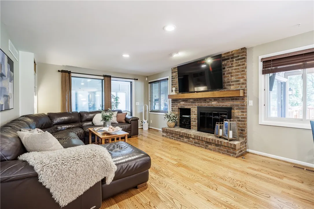 14 Fenimore Drive, Pittsford, New York 14534, Pittsford, New York 14534, 4 Bedrooms Bedrooms, 9 Rooms Rooms,2 BathroomsBathrooms,Residential,Closed,14 Fenimore Drive, Pittsford, New York 14534,0,R1623083