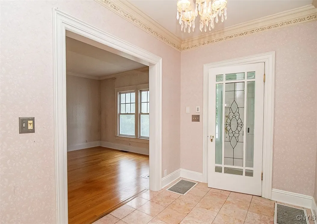 210 Sedgwick Drive, Syracuse, New York 13203, Syracuse, New York 13203, 5 Bedrooms Bedrooms, 9 Rooms Rooms,3 BathroomsBathrooms,Residential,For Sale,210 Sedgwick Drive, Syracuse, New York 13203,S1622201