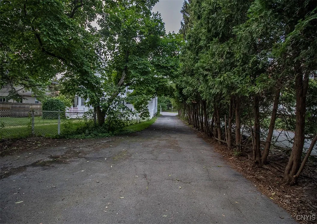 210 Sedgwick Drive, Syracuse, New York 13203, Syracuse, New York 13203, 5 Bedrooms Bedrooms, 9 Rooms Rooms,3 BathroomsBathrooms,Residential,For Sale,210 Sedgwick Drive, Syracuse, New York 13203,S1622201
