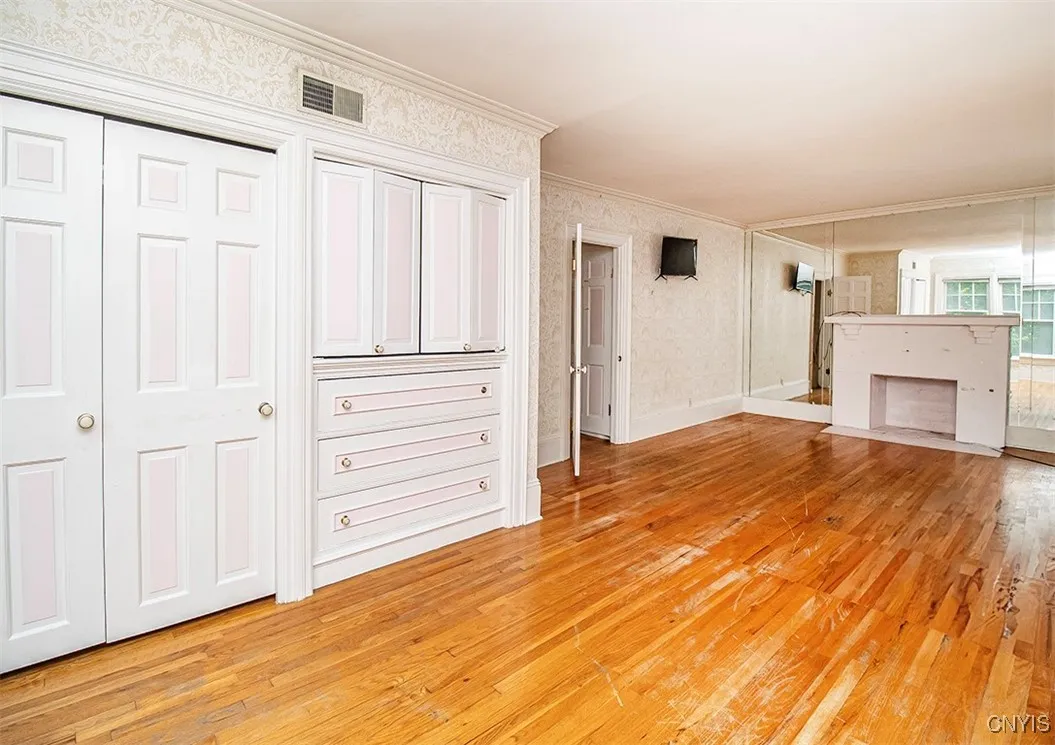 210 Sedgwick Drive, Syracuse, New York 13203, Syracuse, New York 13203, 5 Bedrooms Bedrooms, 9 Rooms Rooms,3 BathroomsBathrooms,Residential,For Sale,210 Sedgwick Drive, Syracuse, New York 13203,S1622201