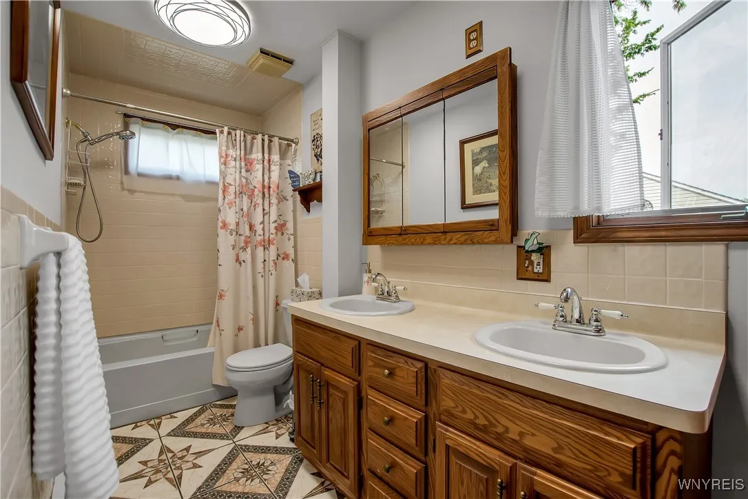 Full bath on 1st floor