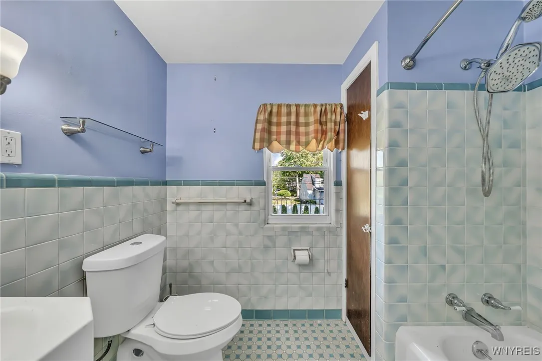 158 Darwin Drive, Amherst, New York 14226, Amherst, New York 14226, 3 Bedrooms Bedrooms, 7 Rooms Rooms,1 BathroomBathrooms,Residential,For Sale,158 Darwin Drive, Amherst, New York 14226,B1622898