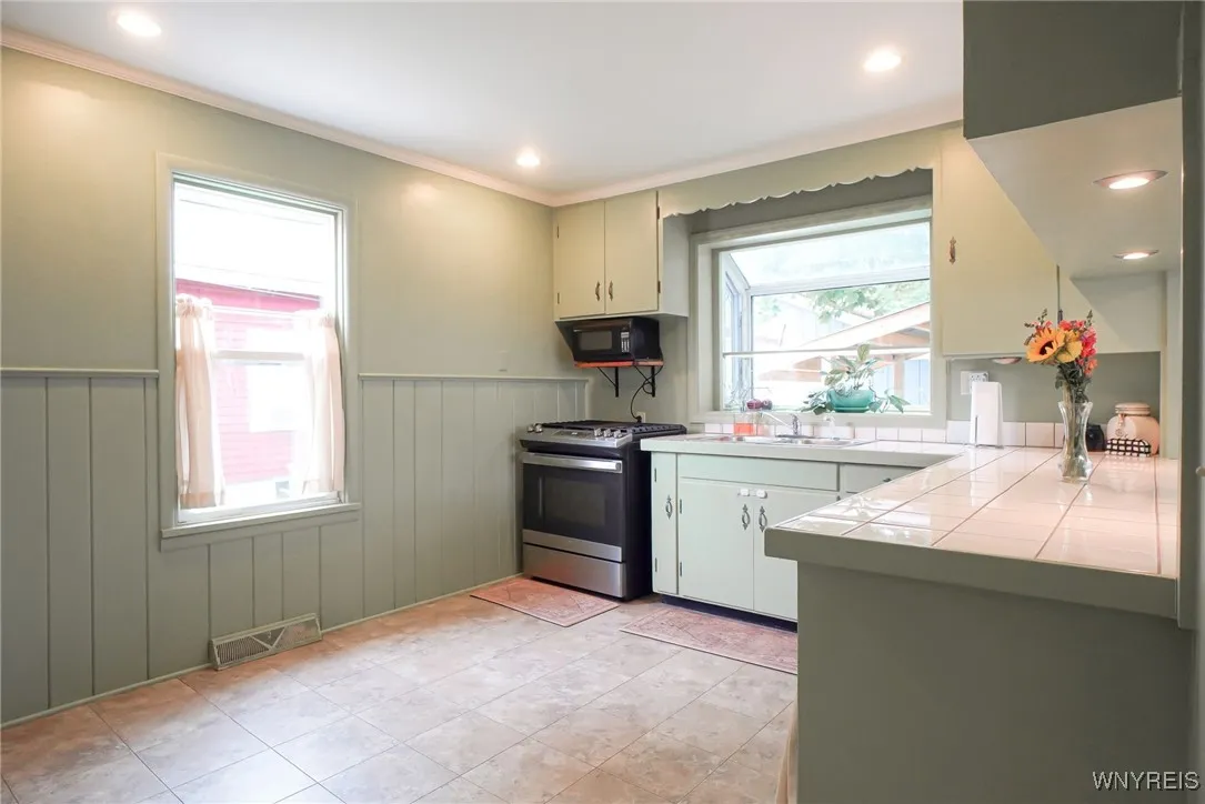 529 Ridge Avenue, Aurora, New York 14052, Aurora, New York 14052, 3 Bedrooms Bedrooms, 10 Rooms Rooms,2 BathroomsBathrooms,Residential,Closed,529 Ridge Avenue, Aurora, New York 14052,0,B1622773