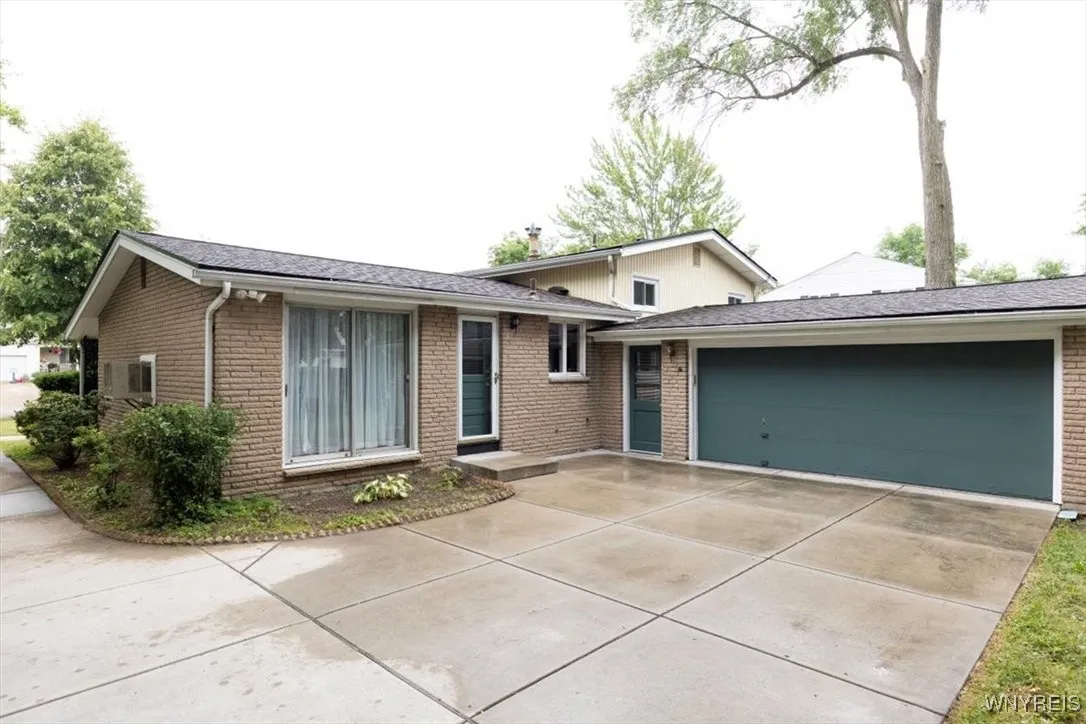 39 Halwill Drive, Amherst, New York 14226, Amherst, New York 14226, 3 Bedrooms Bedrooms, 6 Rooms Rooms,1 BathroomBathrooms,Residential Lease,For Rent,39 Halwill Drive, Amherst, New York 14226,B1623008