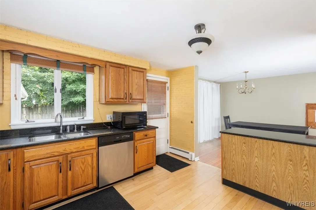 39 Halwill Drive, Amherst, New York 14226, Amherst, New York 14226, 3 Bedrooms Bedrooms, 6 Rooms Rooms,1 BathroomBathrooms,Residential Lease,For Rent,39 Halwill Drive, Amherst, New York 14226,B1623008