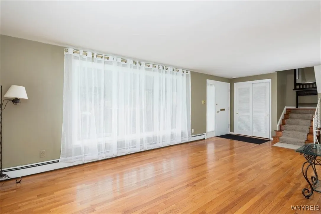 39 Halwill Drive, Amherst, New York 14226, Amherst, New York 14226, 3 Bedrooms Bedrooms, 6 Rooms Rooms,1 BathroomBathrooms,Residential Lease,For Rent,39 Halwill Drive, Amherst, New York 14226,B1623008
