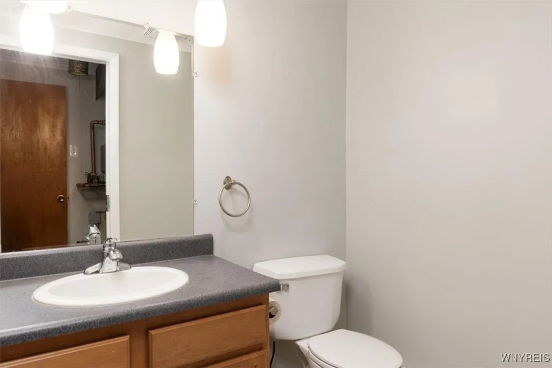 39 Halwill Drive, Amherst, New York 14226, Amherst, New York 14226, 3 Bedrooms Bedrooms, 6 Rooms Rooms,1 BathroomBathrooms,Residential Lease,For Rent,39 Halwill Drive, Amherst, New York 14226,B1623008
