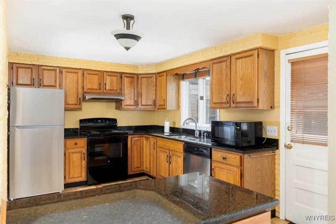 39 Halwill Drive, Amherst, New York 14226, Amherst, New York 14226, 3 Bedrooms Bedrooms, 6 Rooms Rooms,1 BathroomBathrooms,Residential Lease,For Rent,39 Halwill Drive, Amherst, New York 14226,B1623008