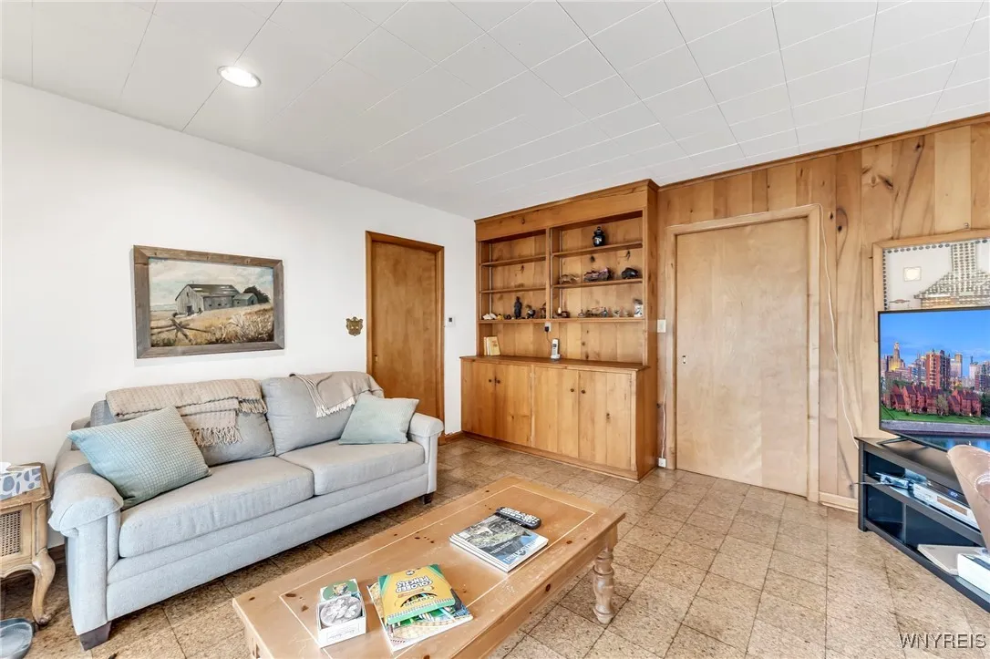 Den/office with pocket doors - could be additional 1st floor bedroom