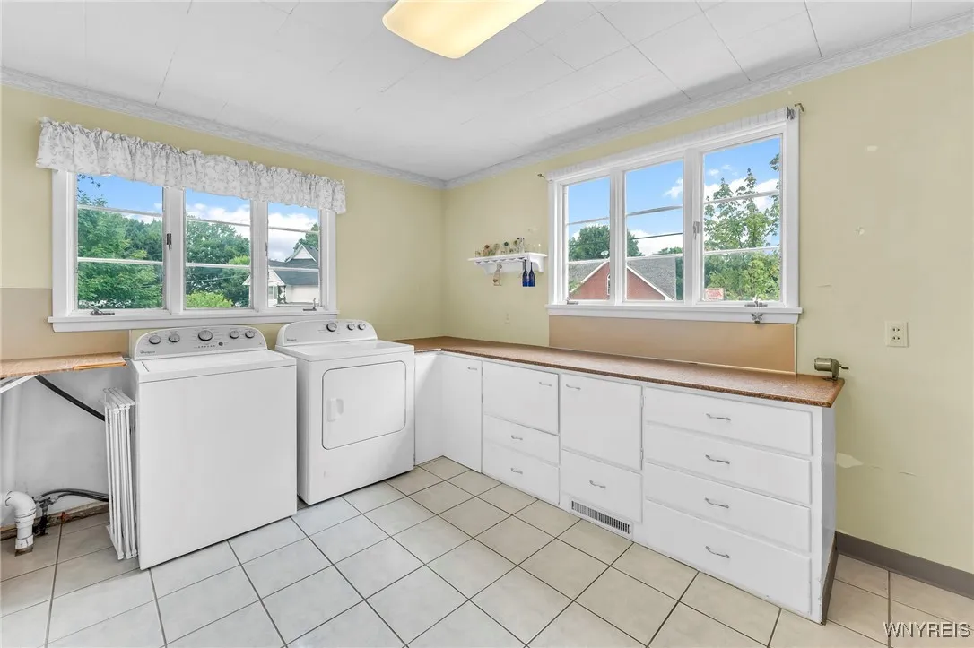 Convenient & Spacious 1st Floor Laundry
