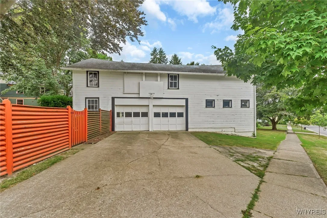 Huge barn - plenty of room to park your vehicles,