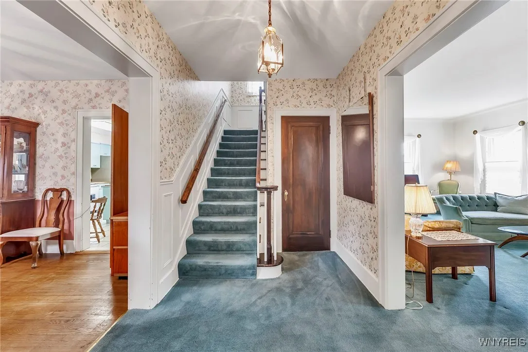 Foyer and access to second floor