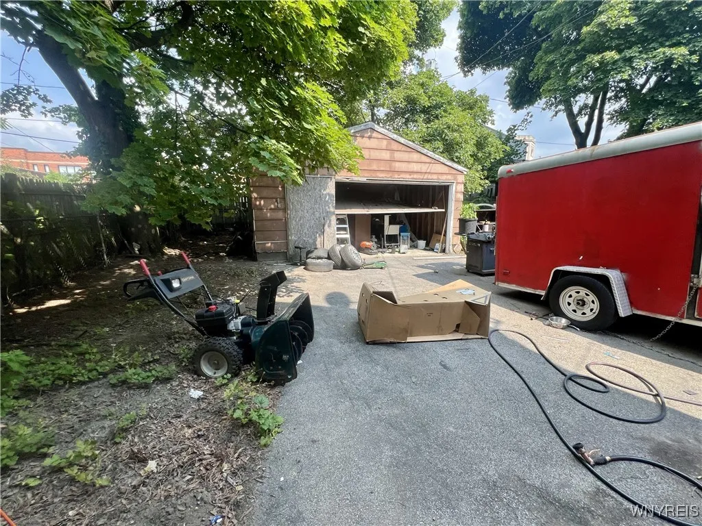 31 Worcester Place, Buffalo, New York 14215, Buffalo, New York 14215, 5 Bedrooms Bedrooms, 9 Rooms Rooms,1 BathroomBathrooms,Residential,For Sale,31 Worcester Place, Buffalo, New York 14215,B1623094