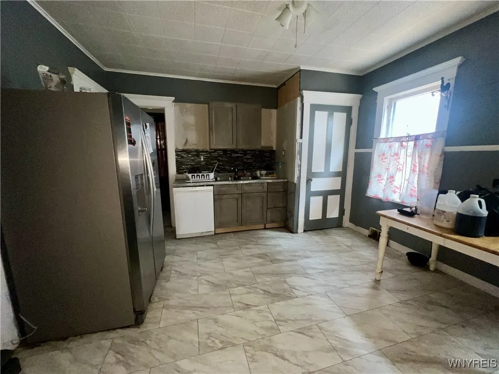 31 Worcester Place, Buffalo, New York 14215, Buffalo, New York 14215, 5 Bedrooms Bedrooms, 9 Rooms Rooms,1 BathroomBathrooms,Residential,For Sale,31 Worcester Place, Buffalo, New York 14215,B1623094