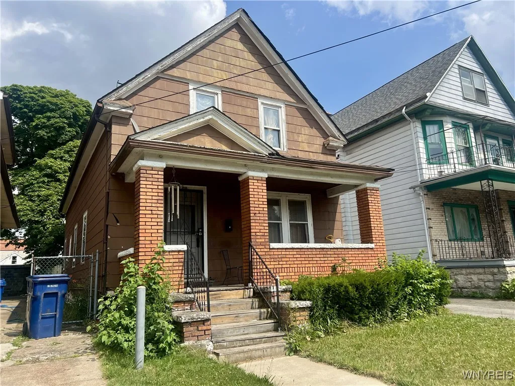 31 Worcester Place, Buffalo, New York 14215, Buffalo, New York 14215, 5 Bedrooms Bedrooms, 9 Rooms Rooms,1 BathroomBathrooms,Residential,For Sale,31 Worcester Place, Buffalo, New York 14215,B1623094