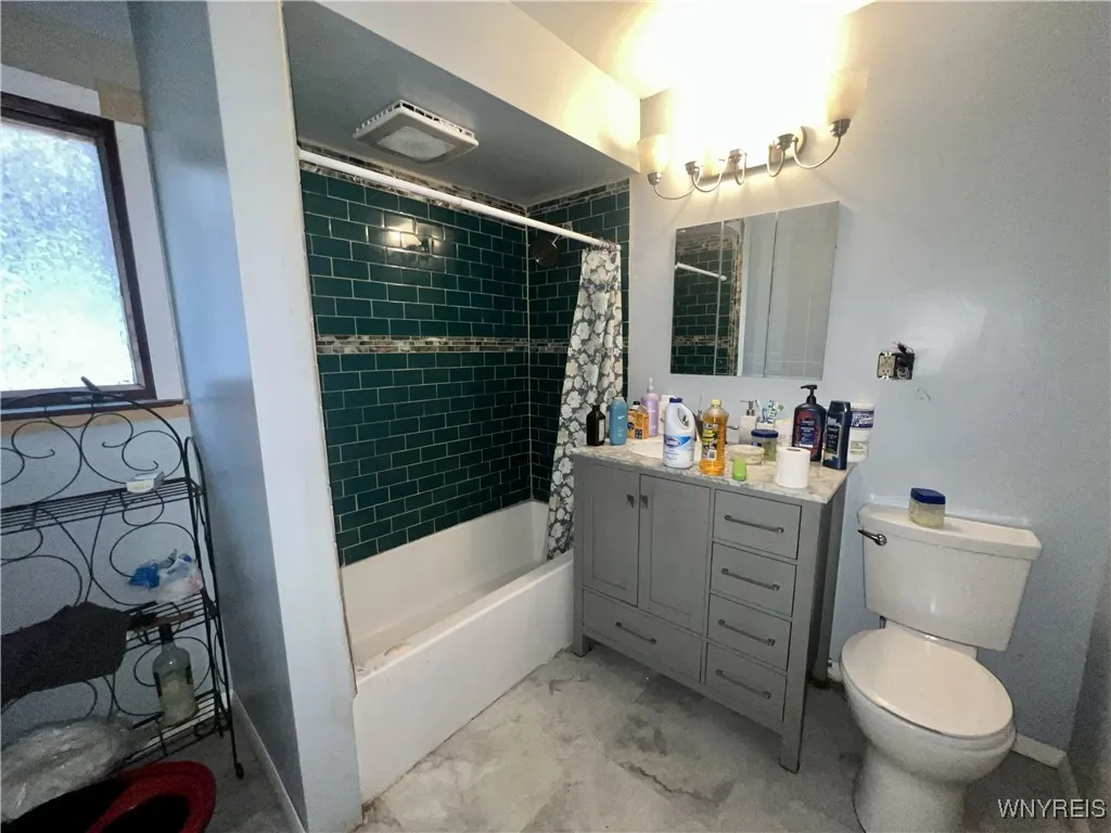 31 Worcester Place, Buffalo, New York 14215, Buffalo, New York 14215, 5 Bedrooms Bedrooms, 9 Rooms Rooms,1 BathroomBathrooms,Residential,For Sale,31 Worcester Place, Buffalo, New York 14215,B1623094