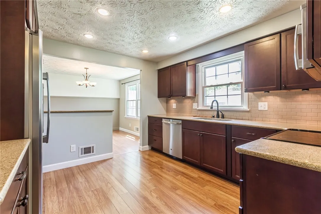 7 Erie Drive, Perinton, New York 14450, Perinton, New York 14450, 3 Bedrooms Bedrooms, 7 Rooms Rooms,1 BathroomBathrooms,Residential,For Sale,7 Erie Drive, Perinton, New York 14450,R1622832